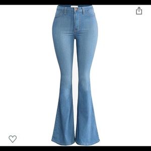 ‼️SOLD‼️ Vibrant light washed flare jeans!